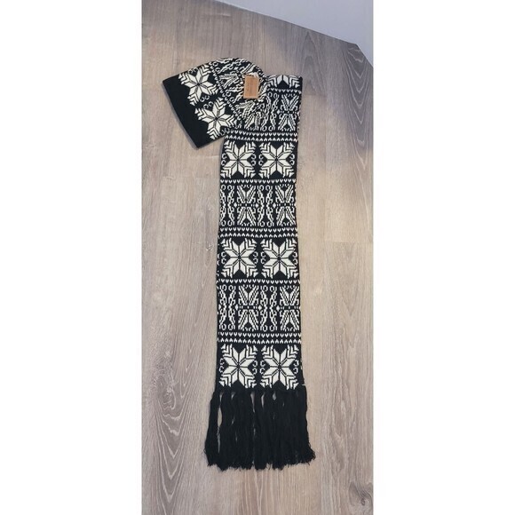 NWT Gold Coast Black and White‎ Scarf and Matching Hat - Picture 1 of 12